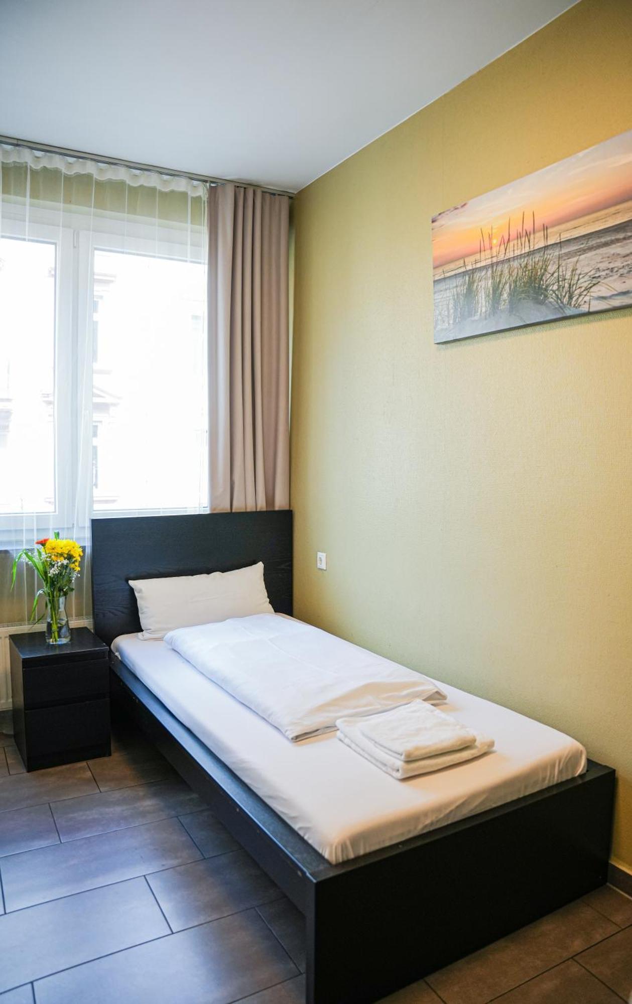 Hotel City Star Франкфурт на Майн Екстериор снимка