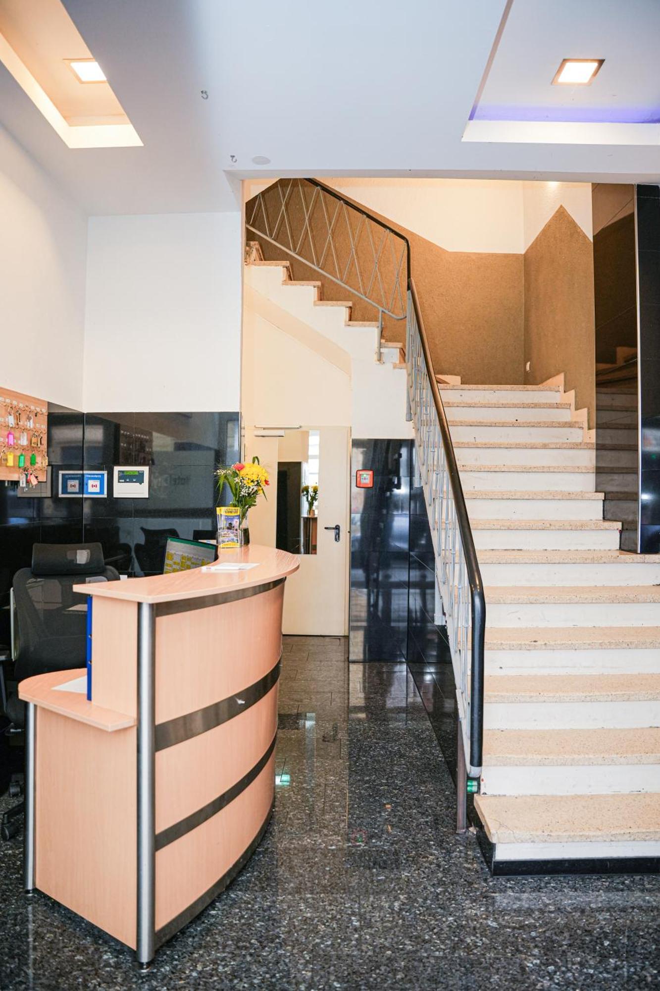Hotel City Star Франкфурт на Майн Екстериор снимка