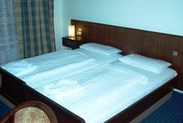 Hotel City Star Франкфурт на Майн Стая снимка